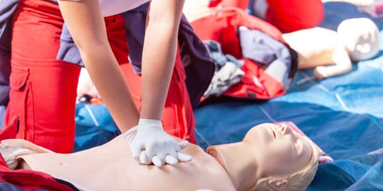 Comprehensive First Aid Training by Siwa Support Solutions: Leading Provider in the UK